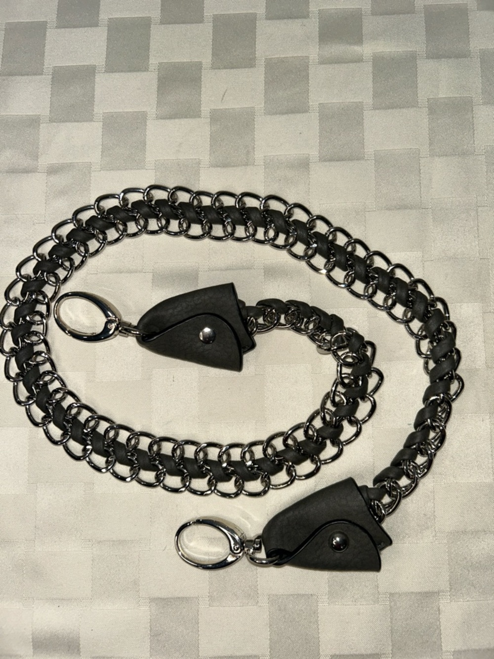 Dark Gray and Silver Double Chain Wallet Connector